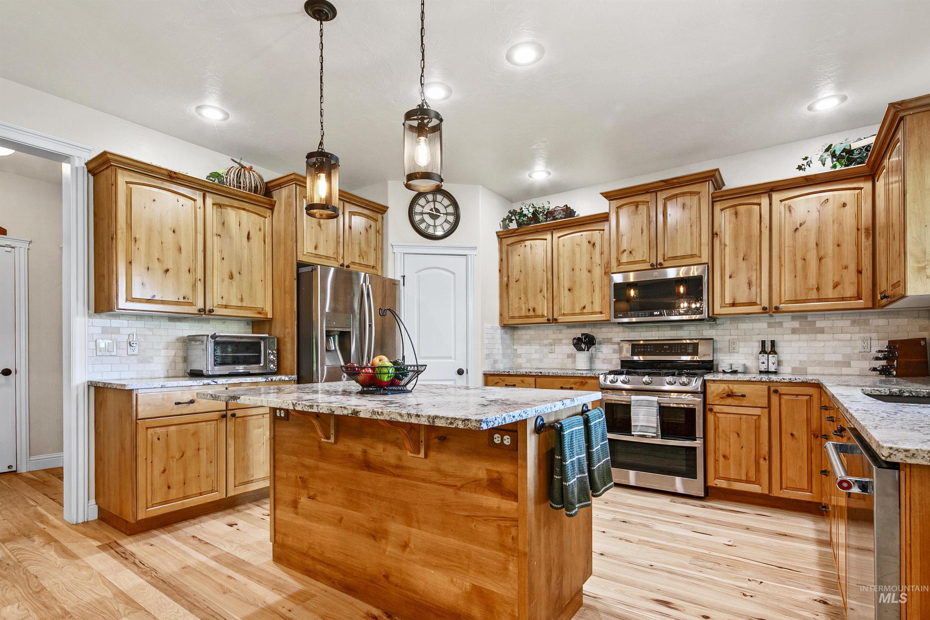 12121 Caribee Inlet, Star, Idaho 83669, 4 Bedrooms, 2.5 Bathrooms, Residential For Sale, Price $649,000,MLS 98985404