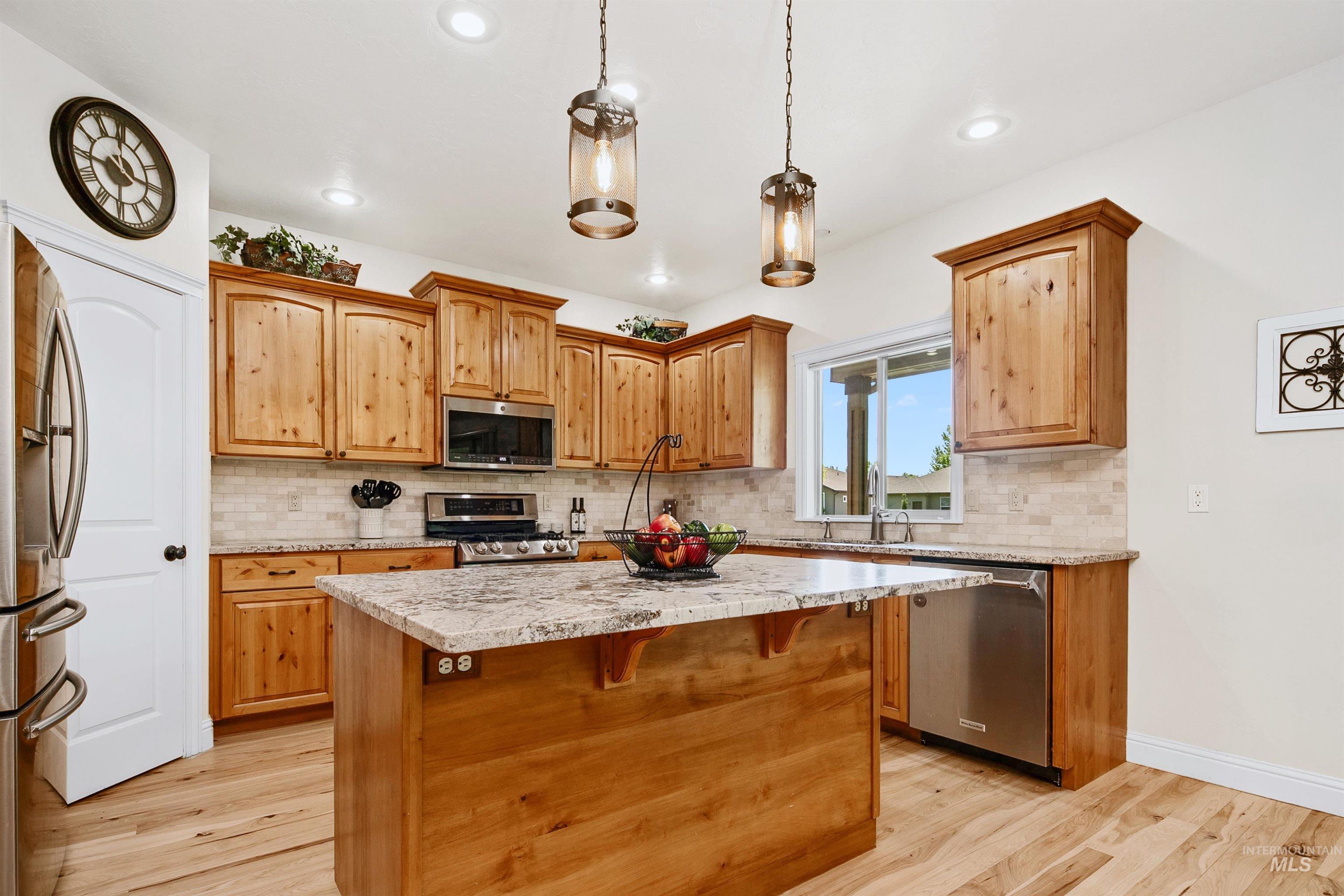 12121 Caribee Inlet, Star, Idaho 83669, 4 Bedrooms, 2.5 Bathrooms, Residential For Sale, Price $649,000,MLS 98985404