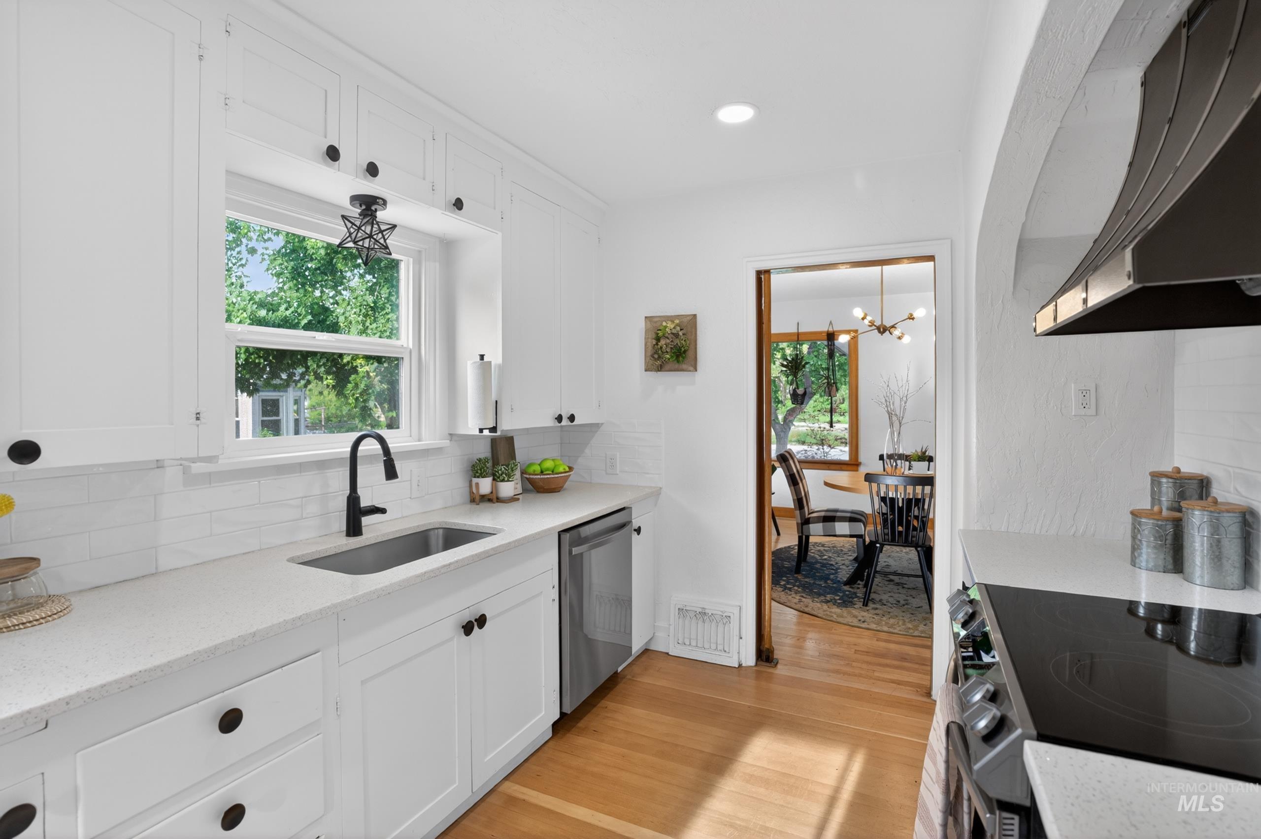 591 S Garden Street, Boise, Idaho 83705, 5 Bedrooms, 2 Bathrooms, Residential For Sale, Price $679,000,MLS 98985406