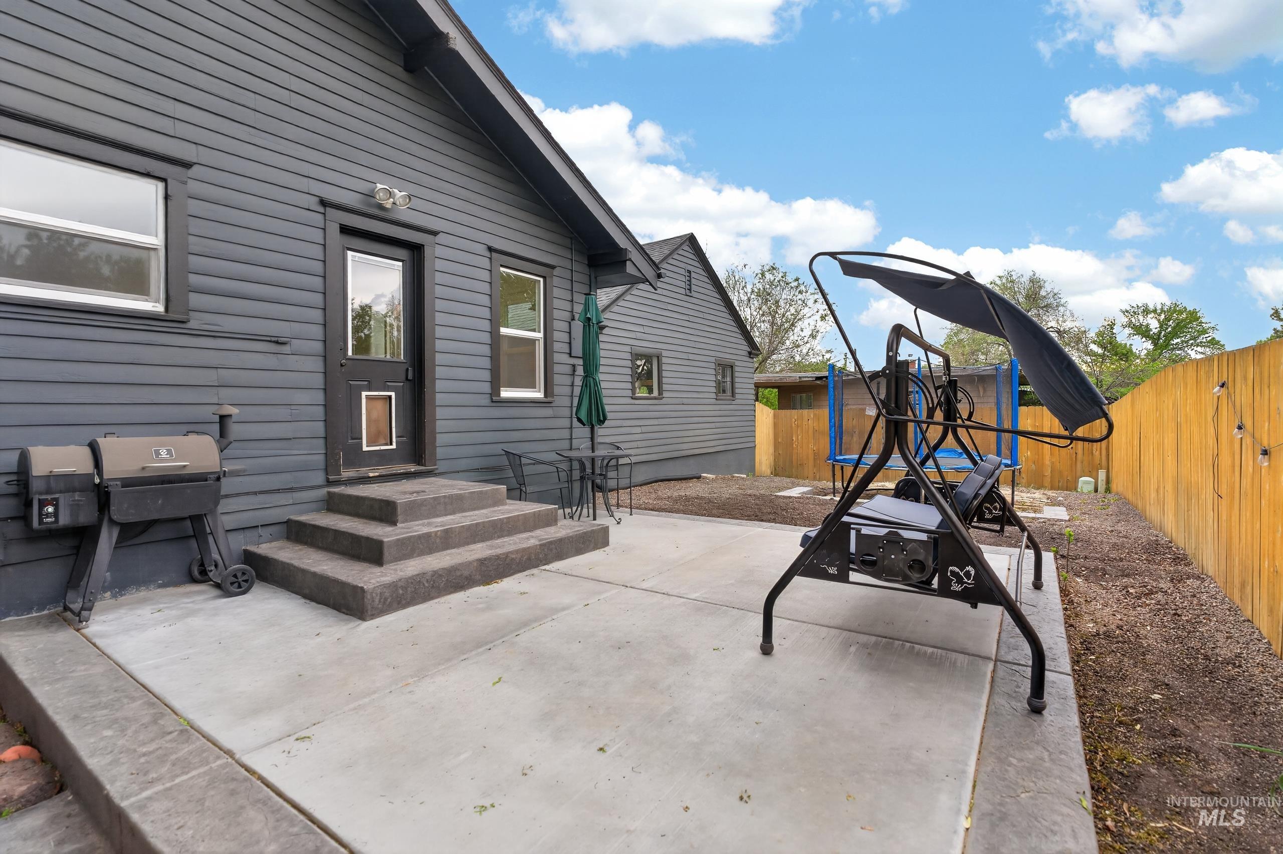 591 S Garden Street, Boise, Idaho 83705, 5 Bedrooms, 2 Bathrooms, Residential For Sale, Price $679,000,MLS 98985406