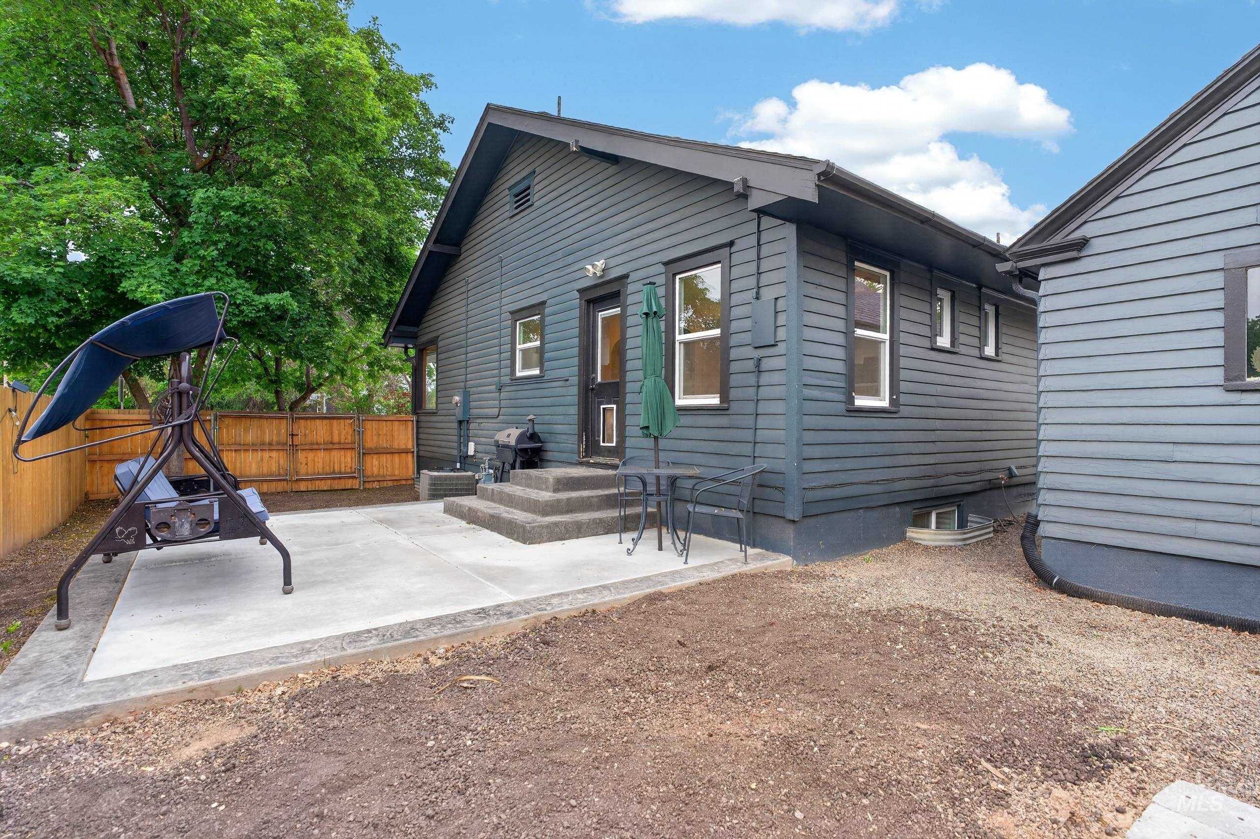 591 S Garden Street, Boise, Idaho 83705, 5 Bedrooms, 2 Bathrooms, Residential For Sale, Price $679,000,MLS 98985406