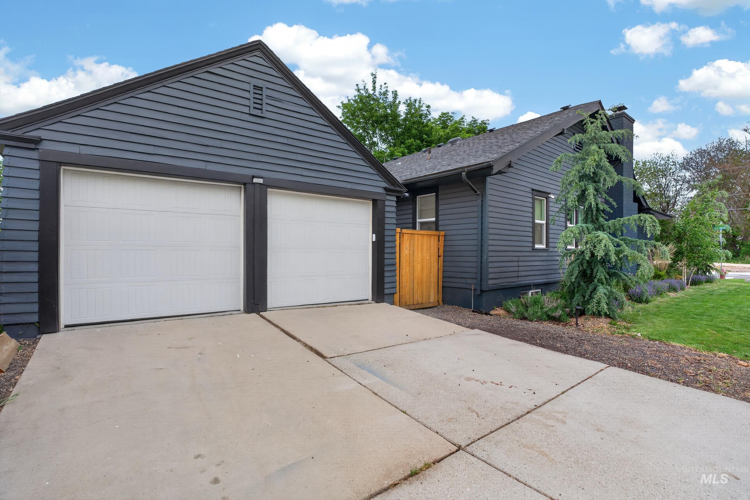 591 S Garden Street, Boise, Idaho 83705, 5 Bedrooms, 2 Bathrooms, Residential For Sale, Price $679,000,MLS 98985406