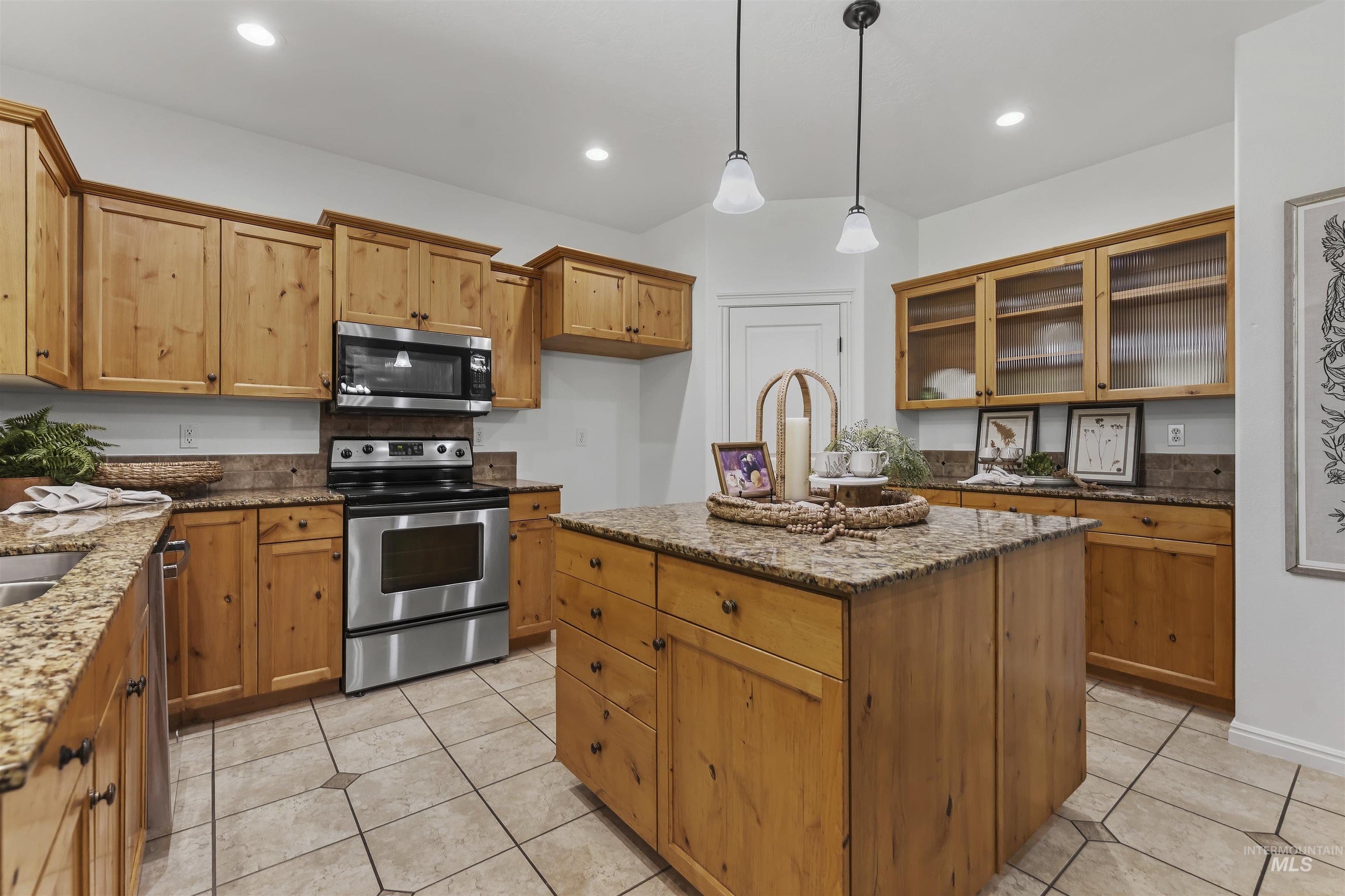 2292 W Windchime Dr, Meridian, Idaho 83646, 4 Bedrooms, 3 Bathrooms, Residential For Sale, Price $694,700,MLS 98985408