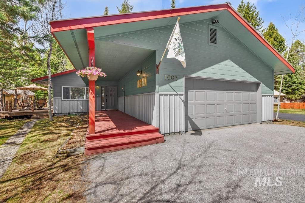 1007 Evergreen Drive, McCall, Idaho 83638, 3 Bedrooms, 2 Bathrooms, Residential For Sale, Price $829,000,MLS 98985409