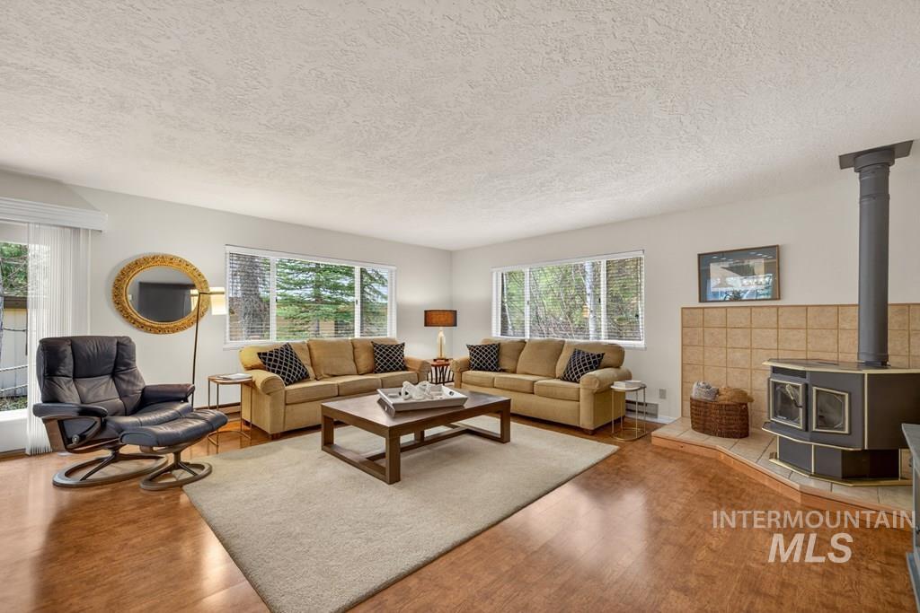 1007 Evergreen Drive, McCall, Idaho 83638, 3 Bedrooms, 2 Bathrooms, Residential For Sale, Price $829,000,MLS 98985409