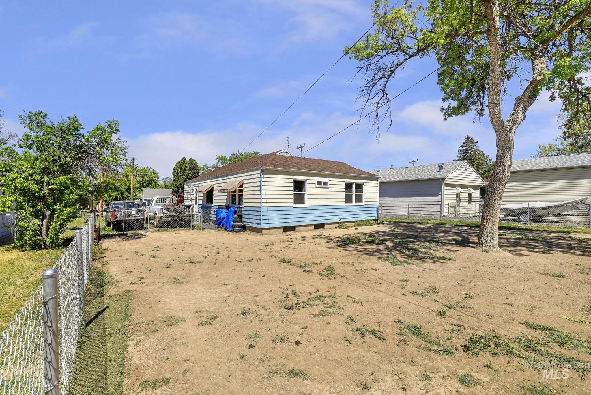 385 W Filer Ave, Twin Falls, Idaho 83301, 3 Bedrooms, 1 Bathroom, Residential For Sale, Price $290,000,MLS 98985410
