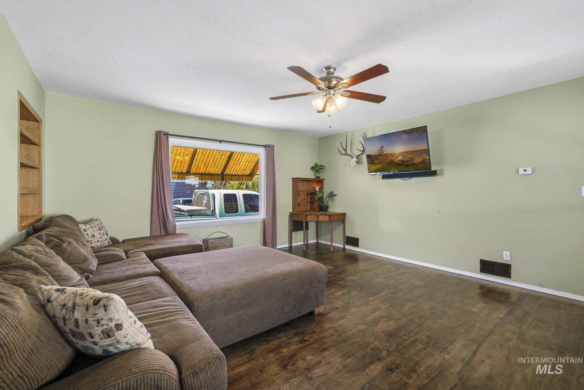 385 W Filer Ave, Twin Falls, Idaho 83301, 3 Bedrooms, 1 Bathroom, Residential For Sale, Price $290,000,MLS 98985410