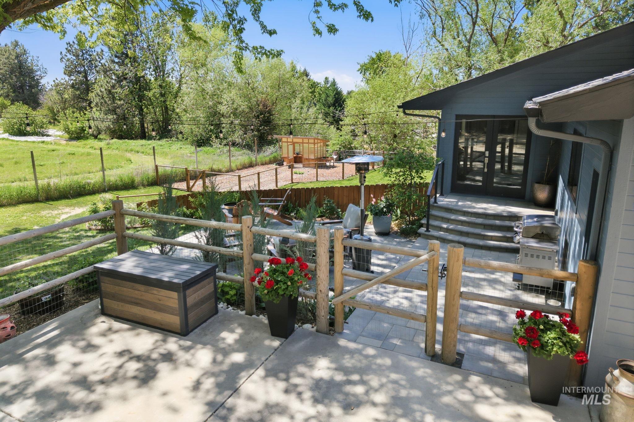 5331 W Hill Rd., Boise, Idaho 83703, 3 Bedrooms, 2.5 Bathrooms, Residential For Sale, Price $915,000,MLS 98985412