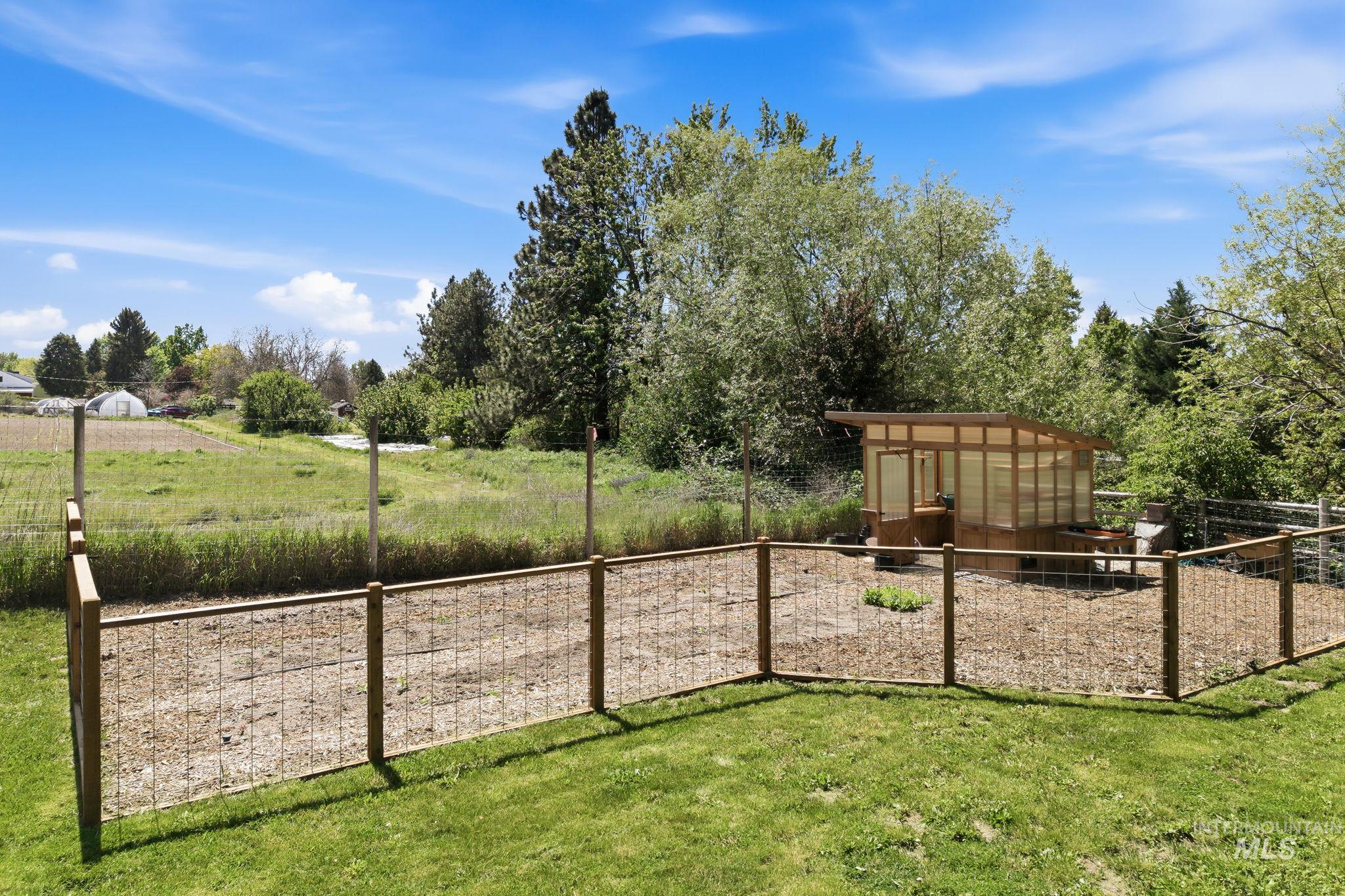5331 W Hill Rd., Boise, Idaho 83703, 3 Bedrooms, 2.5 Bathrooms, Residential For Sale, Price $915,000,MLS 98985412