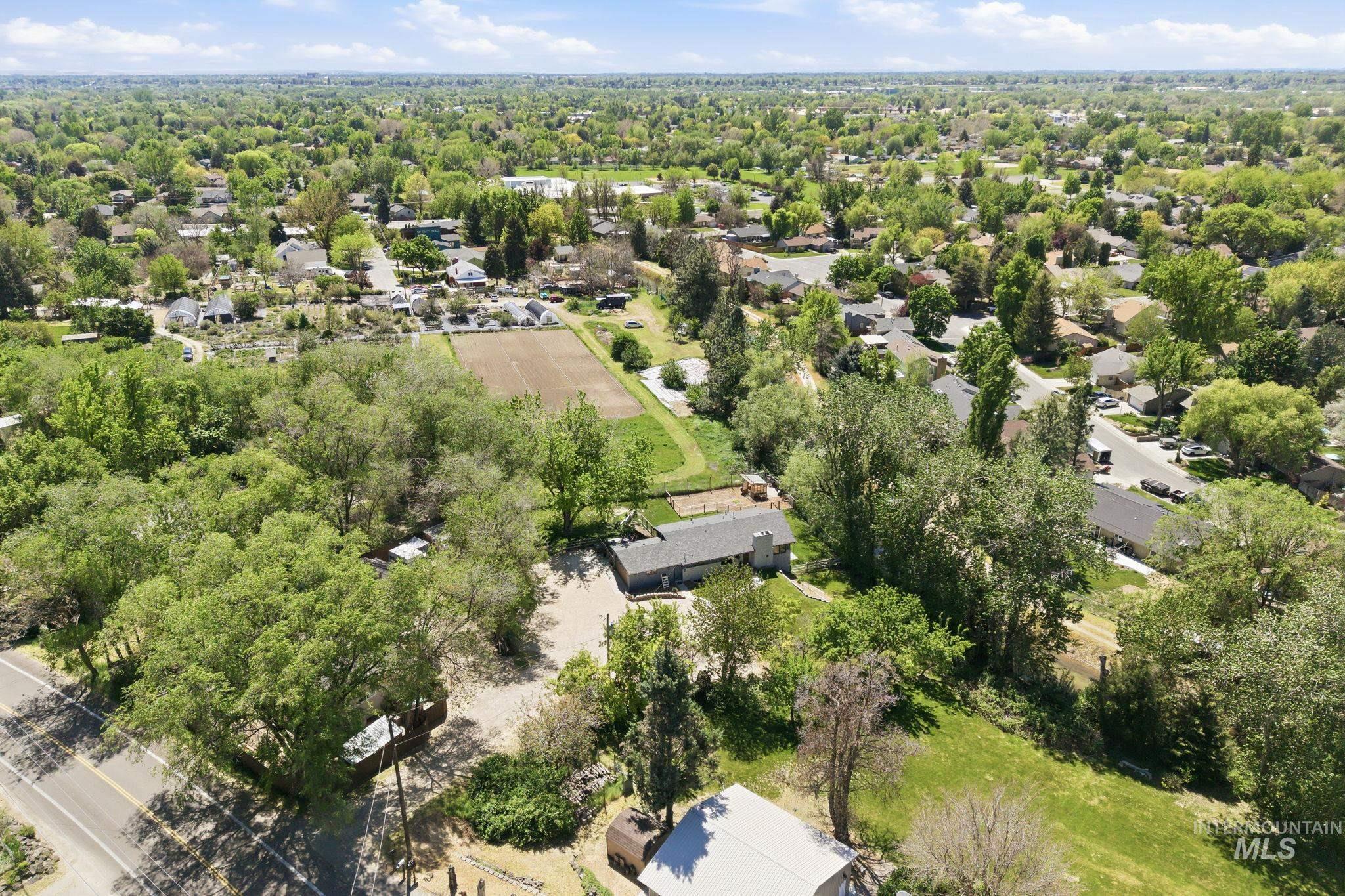 5331 W Hill Rd., Boise, Idaho 83703, 3 Bedrooms, 2.5 Bathrooms, Residential For Sale, Price $915,000,MLS 98985412