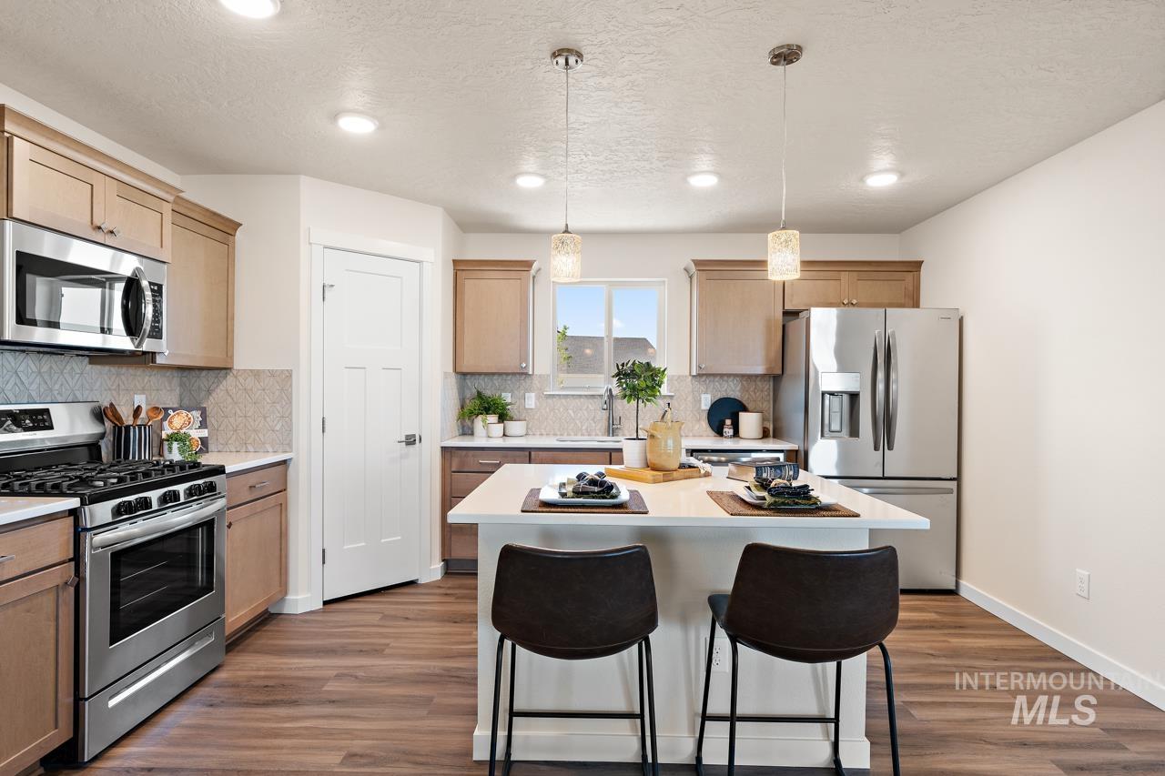17573 Moon Ridge Pl, Nampa, Idaho 83687, 3 Bedrooms, 2 Bathrooms, Residential For Sale, Price $377,990,MLS 98985414