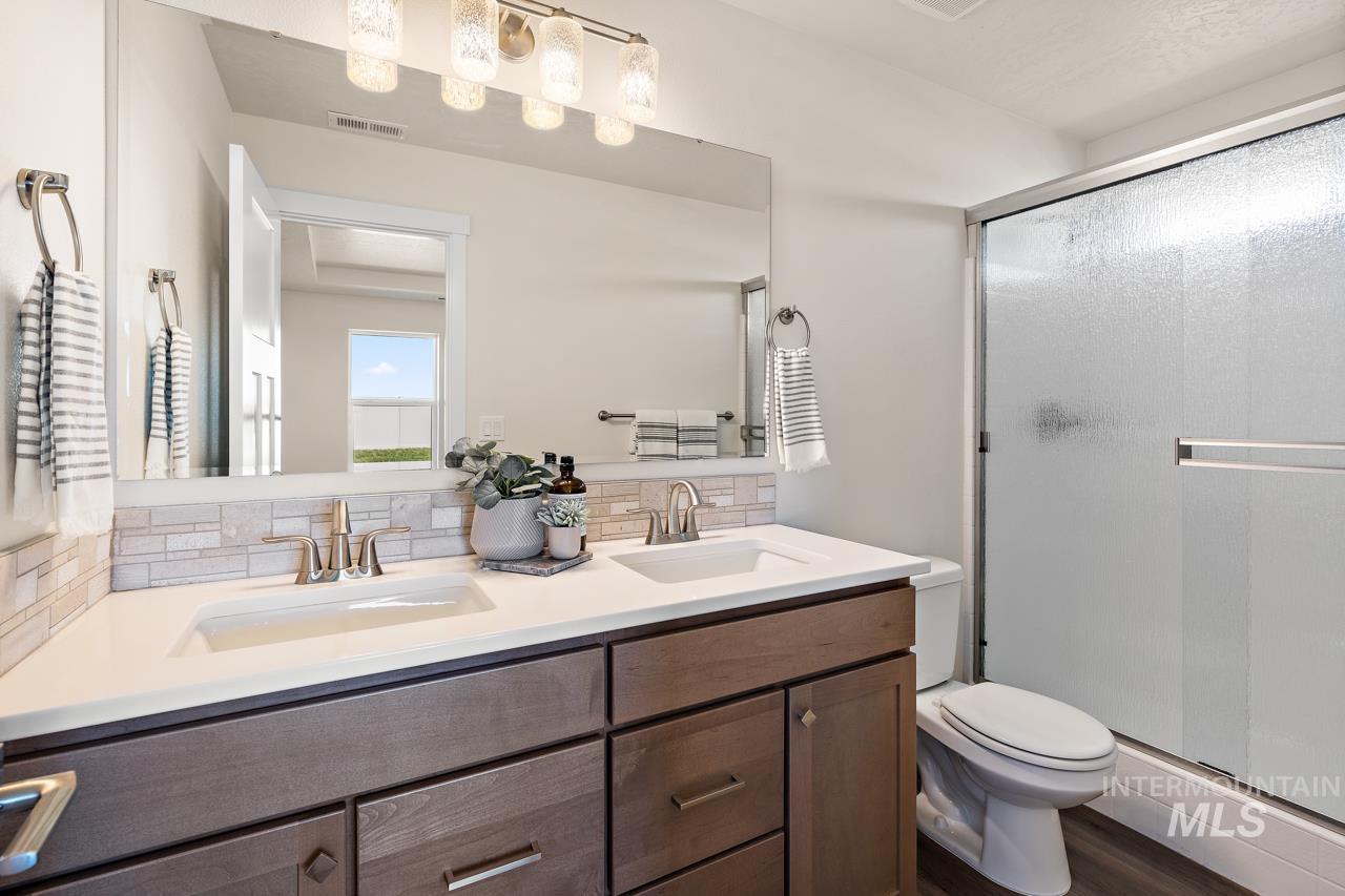 17573 Moon Ridge Pl, Nampa, Idaho 83687, 3 Bedrooms, 2 Bathrooms, Residential For Sale, Price $377,990,MLS 98985414