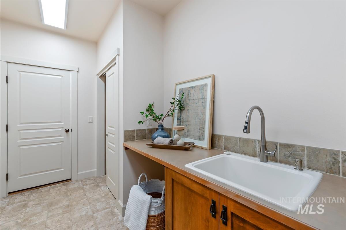 1563 N Estancia Pl, Eagle, Idaho 83616, 7 Bedrooms, 4.5 Bathrooms, Residential For Sale, Price $1,299,000,MLS 98985418