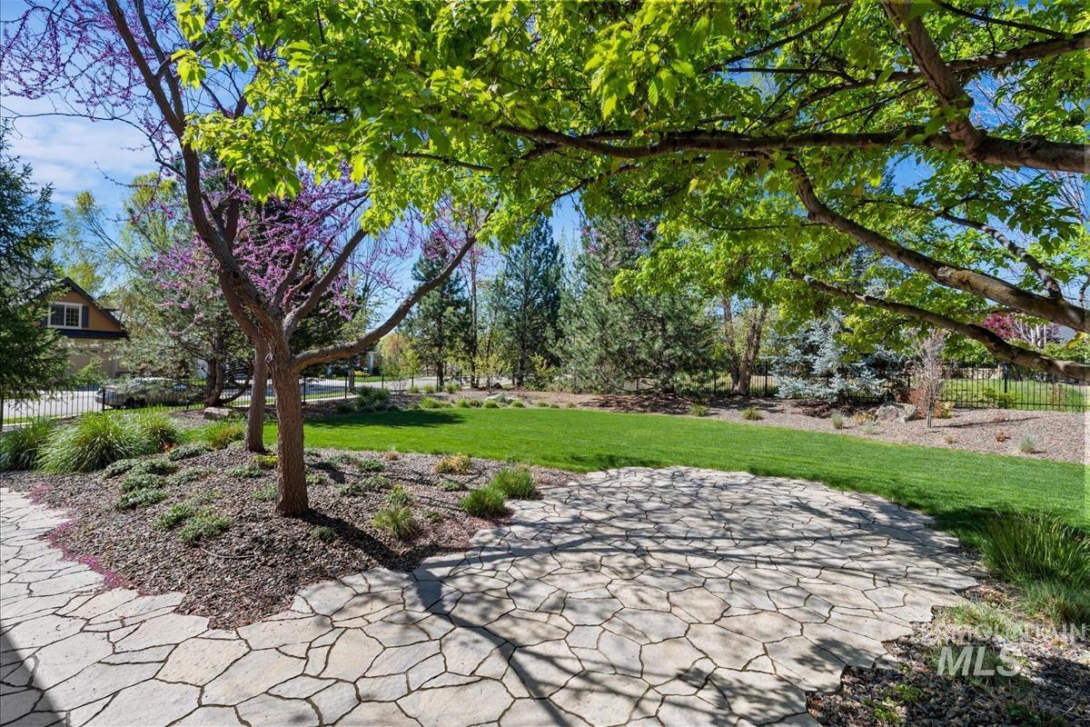 1563 N Estancia Pl, Eagle, Idaho 83616, 7 Bedrooms, 4.5 Bathrooms, Residential For Sale, Price $1,299,000,MLS 98985418