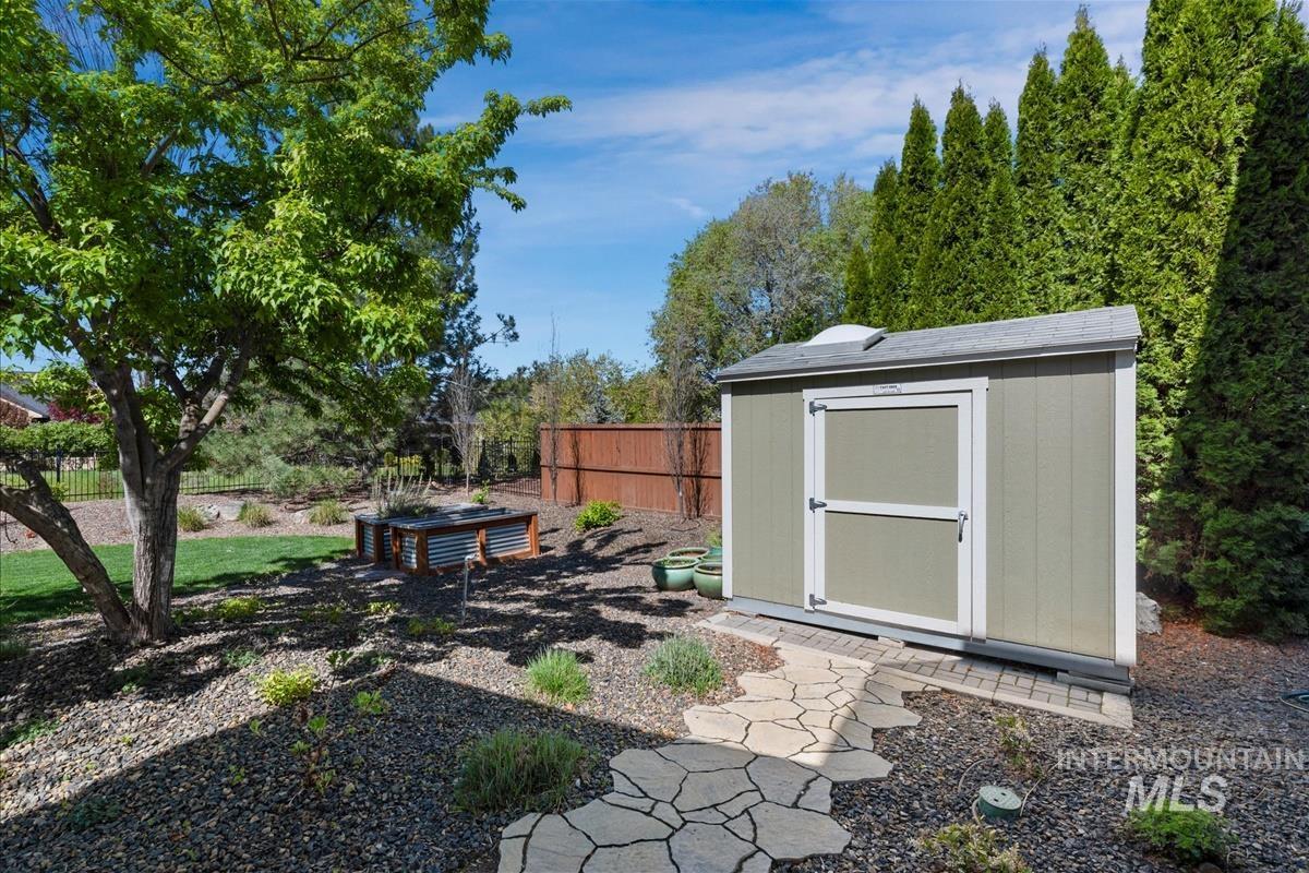 1563 N Estancia Pl, Eagle, Idaho 83616, 7 Bedrooms, 4.5 Bathrooms, Residential For Sale, Price $1,299,000,MLS 98985418