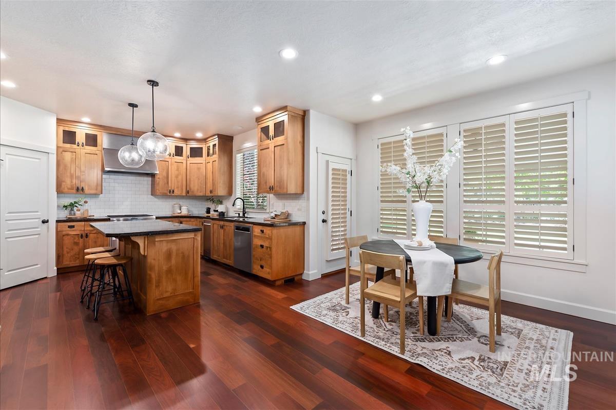 1563 N Estancia Pl, Eagle, Idaho 83616, 7 Bedrooms, 4.5 Bathrooms, Residential For Sale, Price $1,299,000,MLS 98985418