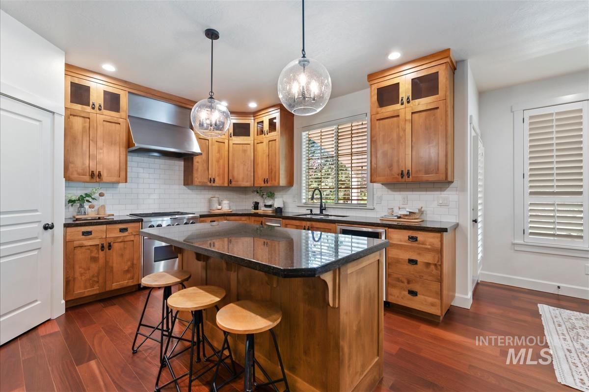 1563 N Estancia Pl, Eagle, Idaho 83616, 7 Bedrooms, 4.5 Bathrooms, Residential For Sale, Price $1,299,000,MLS 98985418