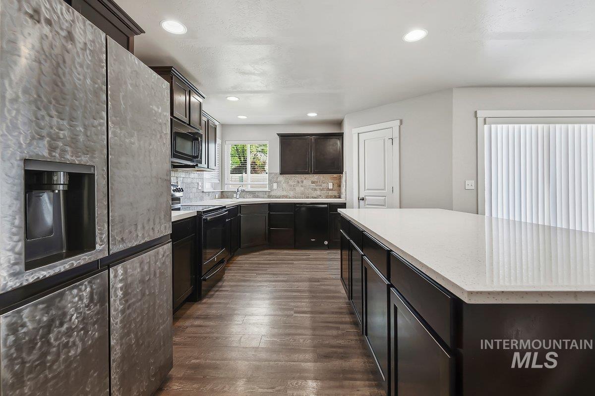 2662 W Jayton Dr., Meridian, Idaho 83642, 5 Bedrooms, 2.5 Bathrooms, Residential For Sale, Price $565,000,MLS 98985420