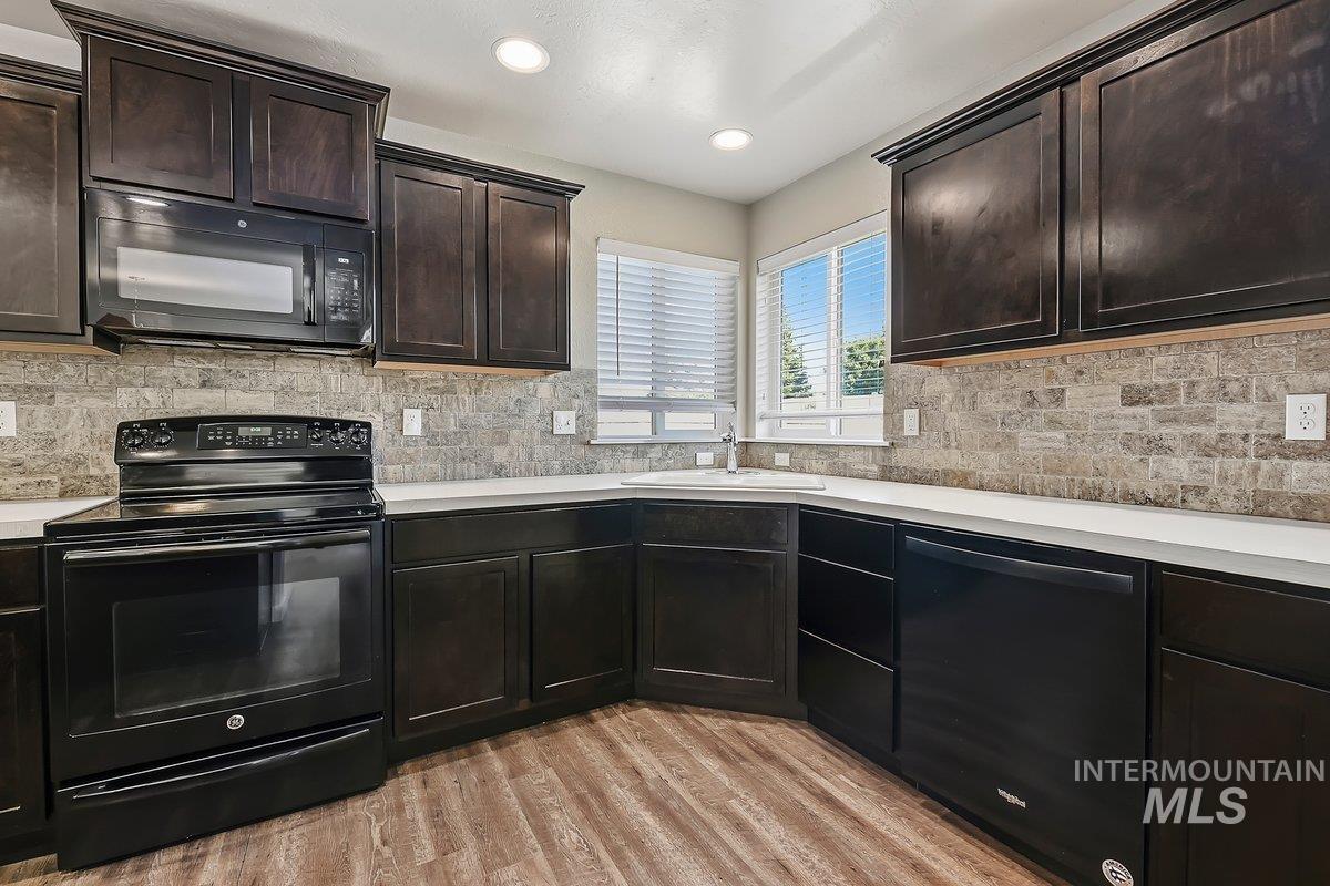 2662 W Jayton Dr., Meridian, Idaho 83642, 5 Bedrooms, 2.5 Bathrooms, Residential For Sale, Price $565,000,MLS 98985420