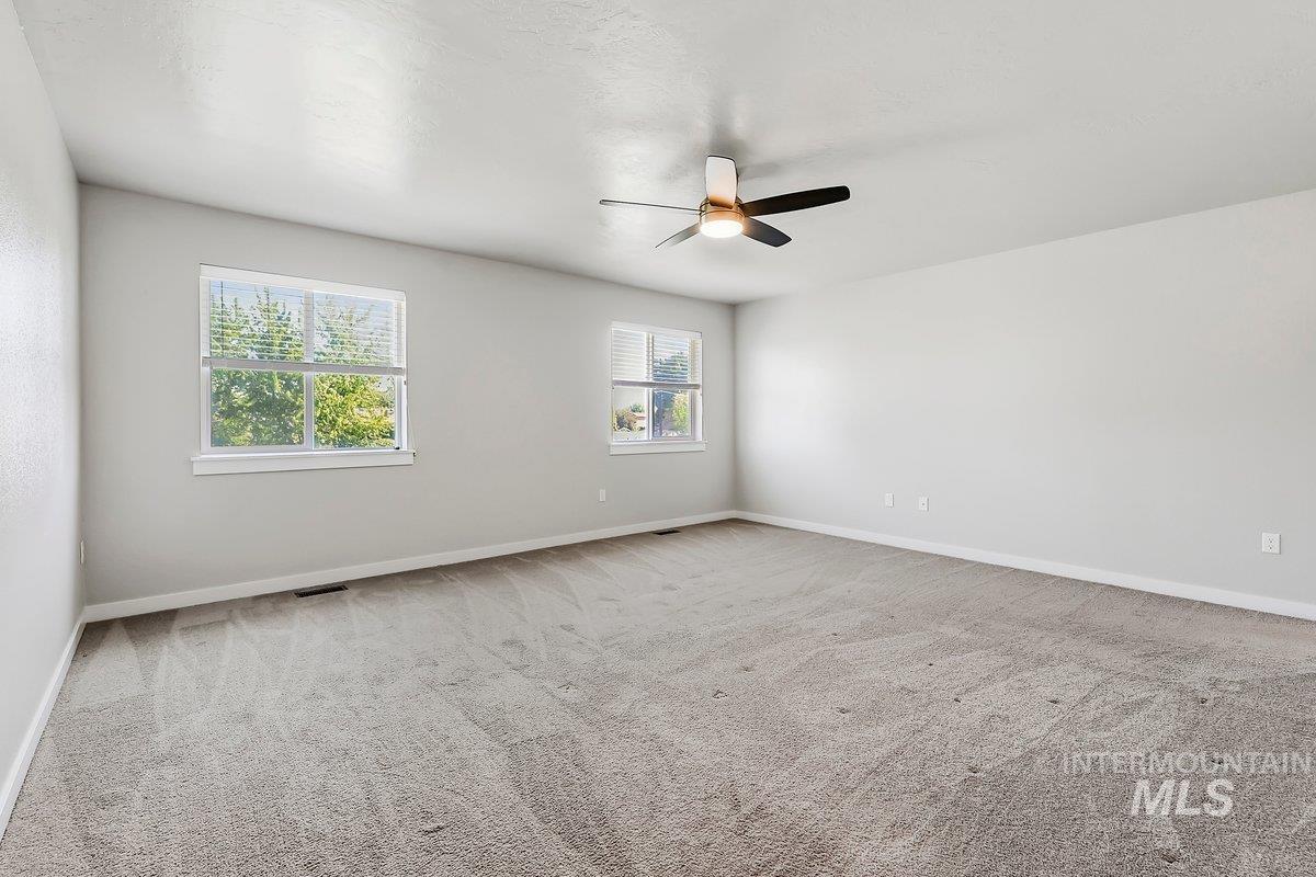 2662 W Jayton Dr., Meridian, Idaho 83642, 5 Bedrooms, 2.5 Bathrooms, Residential For Sale, Price $565,000,MLS 98985420