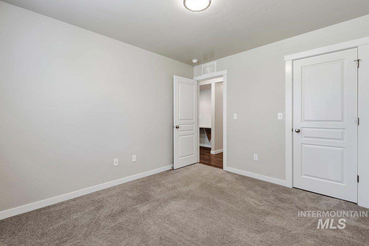 2662 W Jayton Dr., Meridian, Idaho 83642, 5 Bedrooms, 2.5 Bathrooms, Residential For Sale, Price $565,000,MLS 98985420