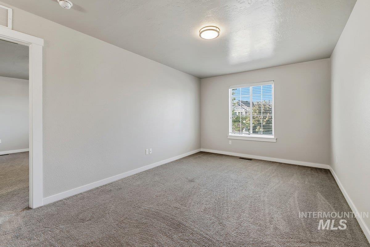 2662 W Jayton Dr., Meridian, Idaho 83642, 5 Bedrooms, 2.5 Bathrooms, Residential For Sale, Price $565,000,MLS 98985420