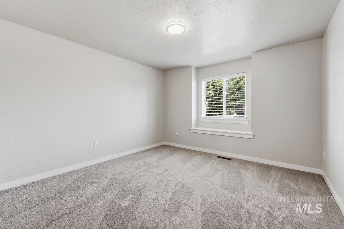 2662 W Jayton Dr., Meridian, Idaho 83642, 5 Bedrooms, 2.5 Bathrooms, Residential For Sale, Price $565,000,MLS 98985420