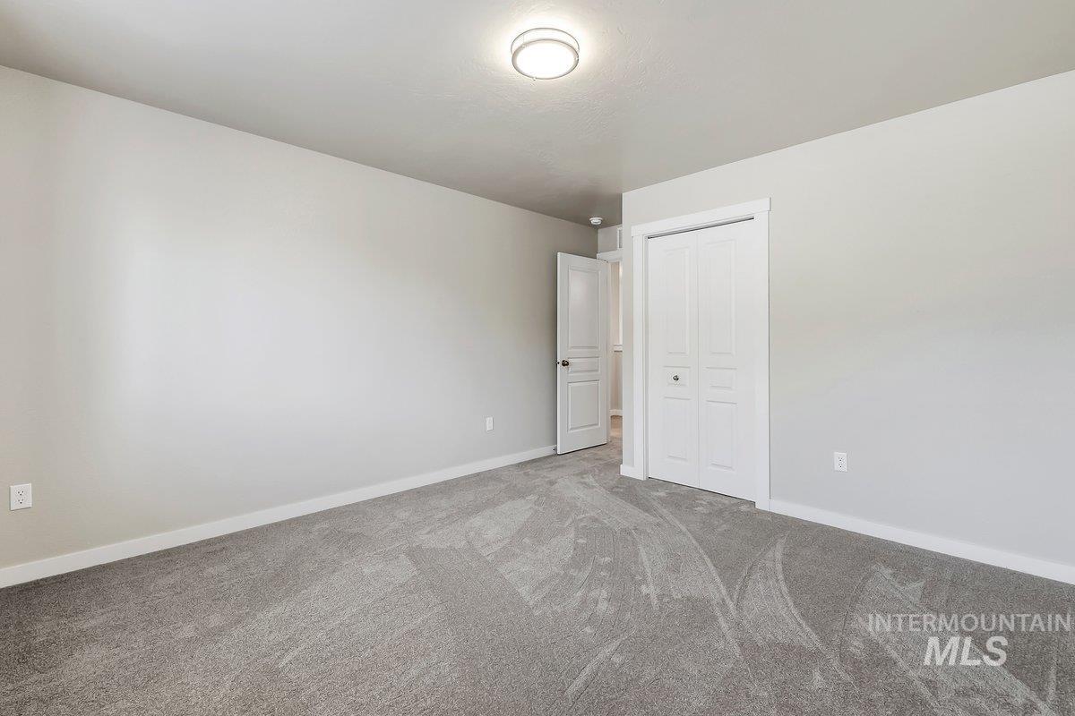 2662 W Jayton Dr., Meridian, Idaho 83642, 5 Bedrooms, 2.5 Bathrooms, Residential For Sale, Price $565,000,MLS 98985420