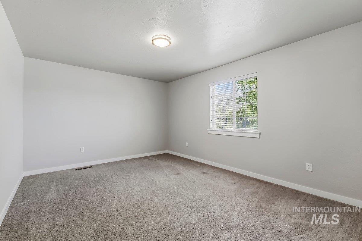 2662 W Jayton Dr., Meridian, Idaho 83642, 5 Bedrooms, 2.5 Bathrooms, Residential For Sale, Price $565,000,MLS 98985420