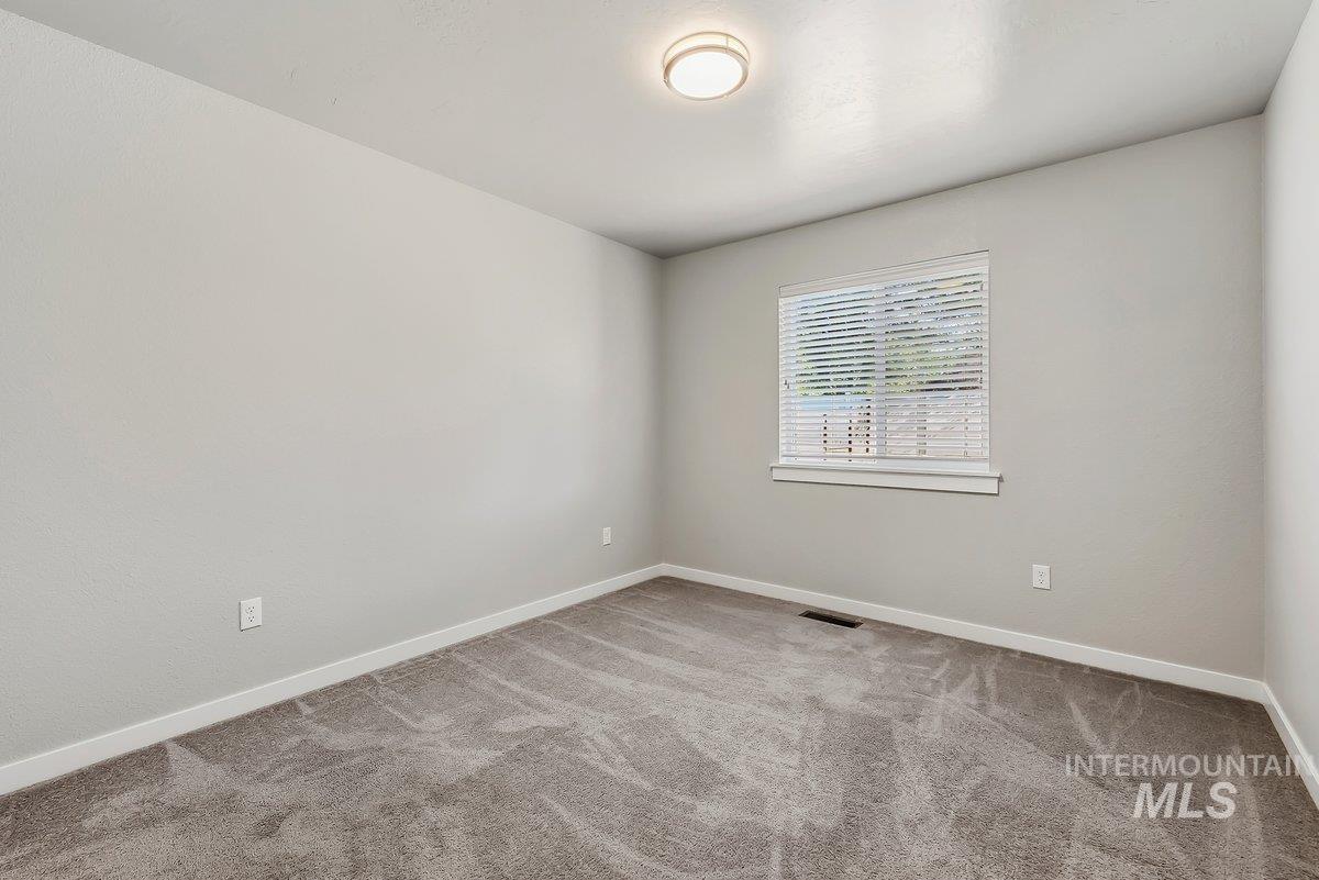 2662 W Jayton Dr., Meridian, Idaho 83642, 5 Bedrooms, 2.5 Bathrooms, Residential For Sale, Price $565,000,MLS 98985420