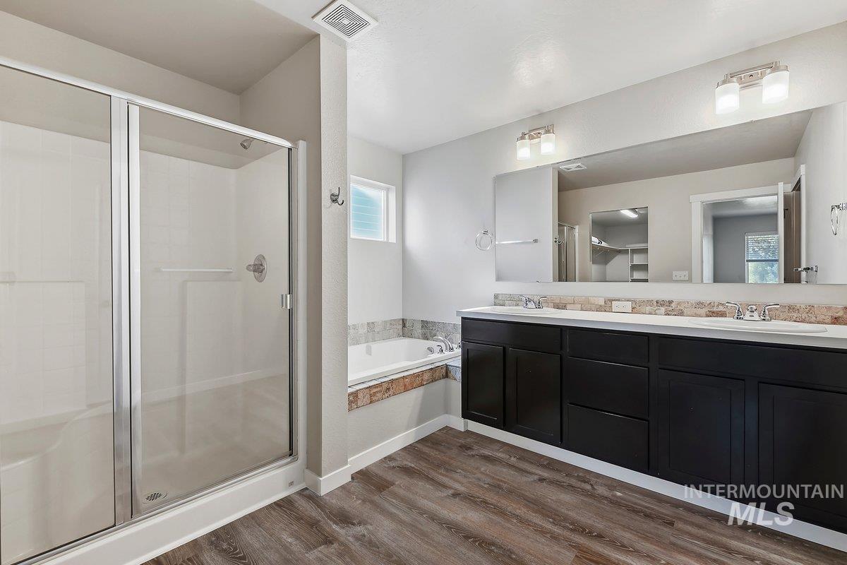 2662 W Jayton Dr., Meridian, Idaho 83642, 5 Bedrooms, 2.5 Bathrooms, Residential For Sale, Price $565,000,MLS 98985420
