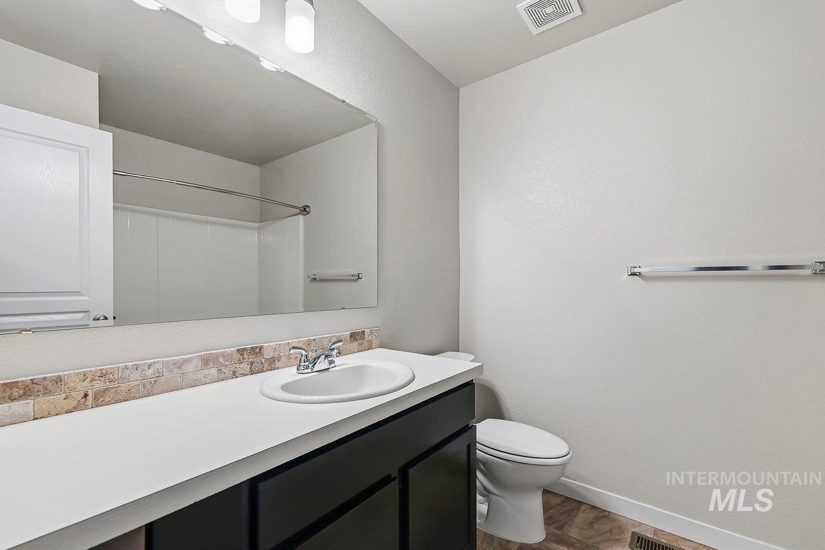 2662 W Jayton Dr., Meridian, Idaho 83642, 5 Bedrooms, 2.5 Bathrooms, Residential For Sale, Price $565,000,MLS 98985420