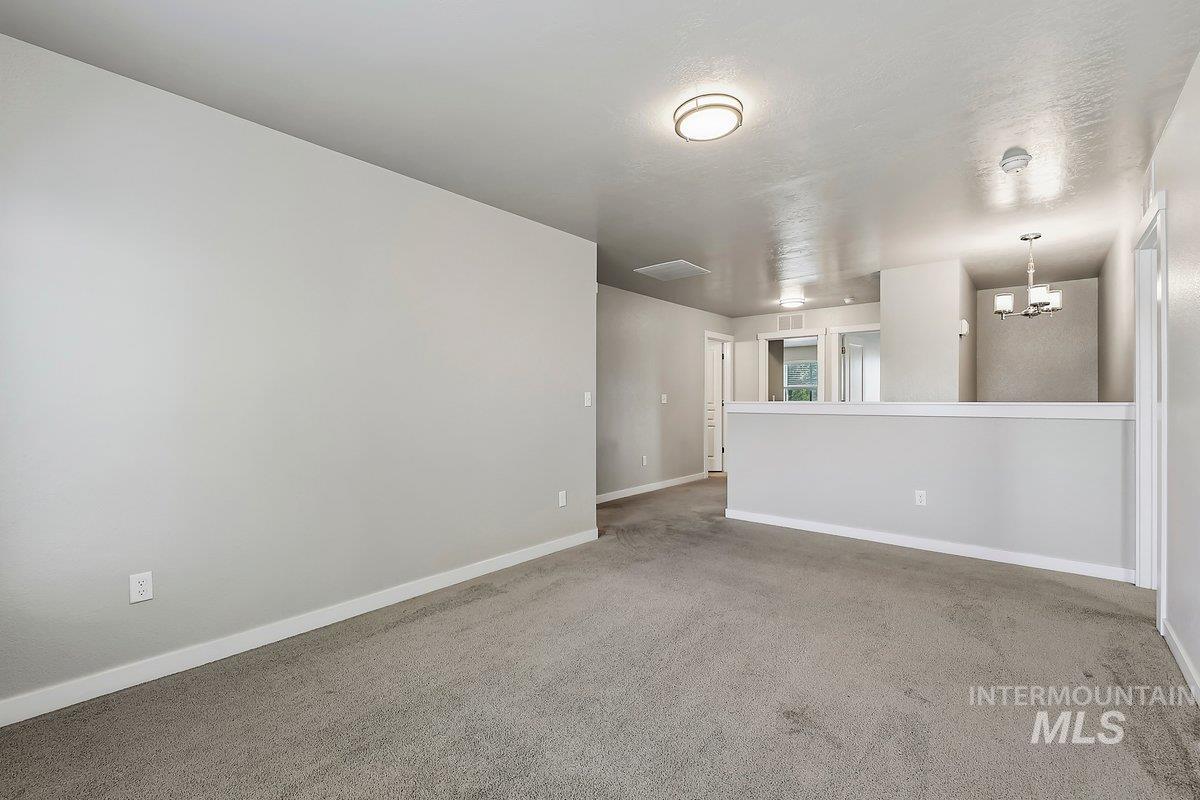 2662 W Jayton Dr., Meridian, Idaho 83642, 5 Bedrooms, 2.5 Bathrooms, Residential For Sale, Price $565,000,MLS 98985420