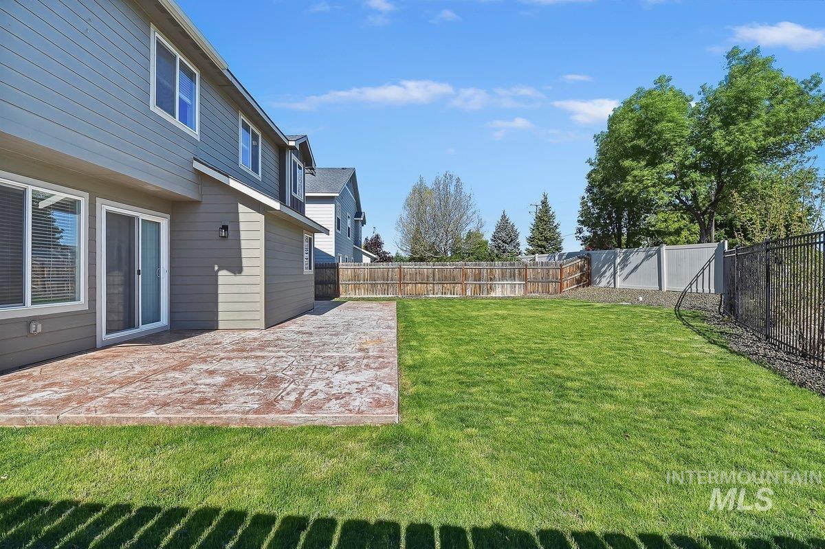 2662 W Jayton Dr., Meridian, Idaho 83642, 5 Bedrooms, 2.5 Bathrooms, Residential For Sale, Price $565,000,MLS 98985420