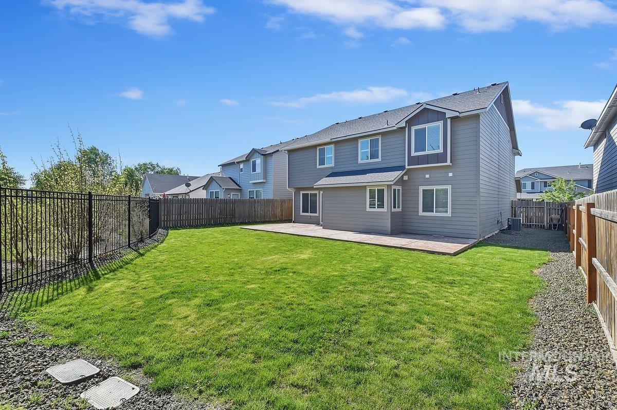 2662 W Jayton Dr., Meridian, Idaho 83642, 5 Bedrooms, 2.5 Bathrooms, Residential For Sale, Price $565,000,MLS 98985420