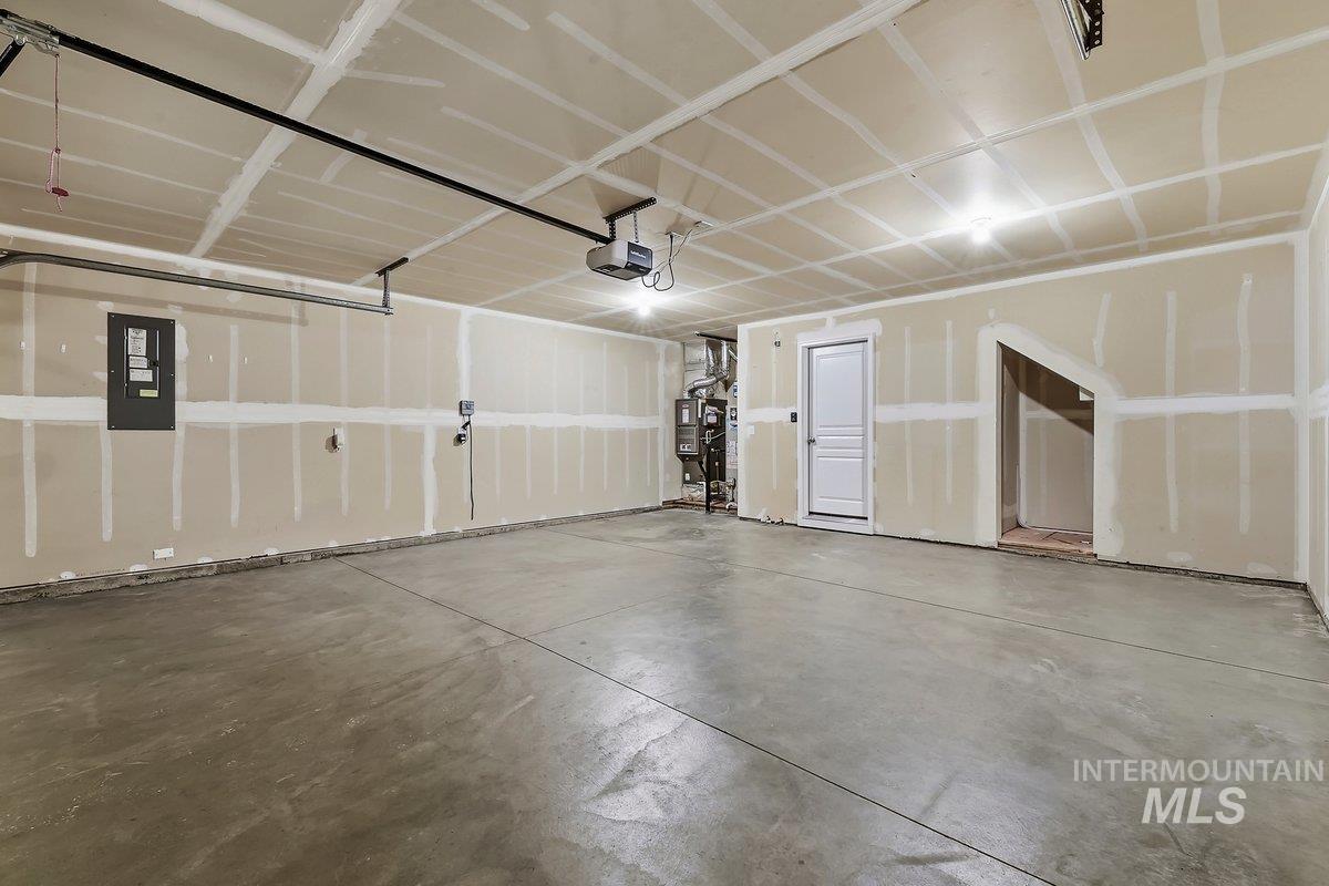 2662 W Jayton Dr., Meridian, Idaho 83642, 5 Bedrooms, 2.5 Bathrooms, Residential For Sale, Price $565,000,MLS 98985420