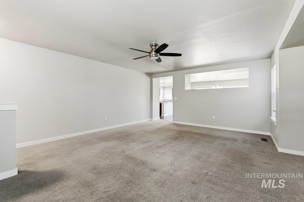2662 W Jayton Dr., Meridian, Idaho 83642, 5 Bedrooms, 2.5 Bathrooms, Residential For Sale, Price $565,000,MLS 98985420