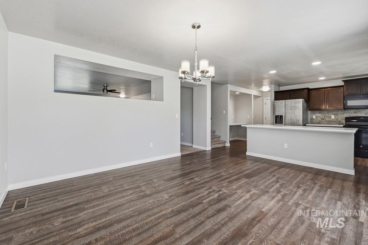 2662 W Jayton Dr., Meridian, Idaho 83642, 5 Bedrooms, 2.5 Bathrooms, Residential For Sale, Price $565,000,MLS 98985420