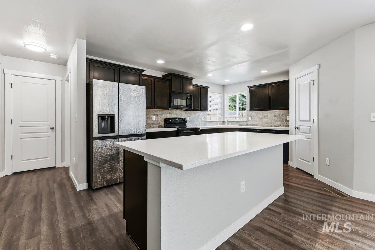 2662 W Jayton Dr., Meridian, Idaho 83642, 5 Bedrooms, 2.5 Bathrooms, Residential For Sale, Price $565,000,MLS 98985420