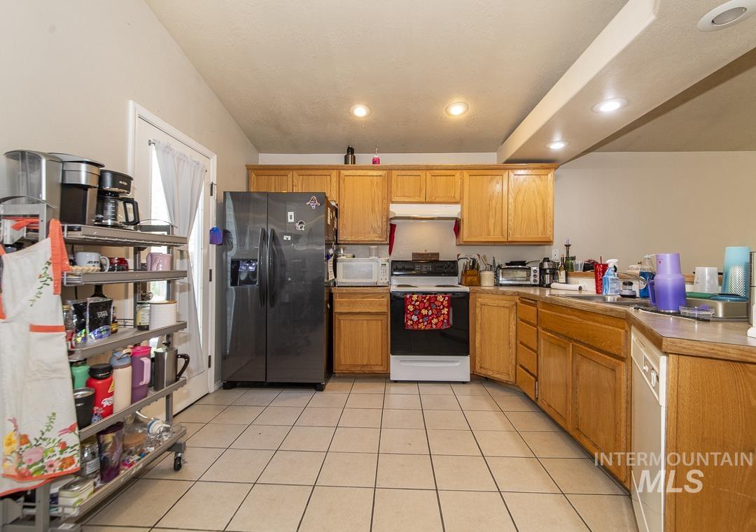 323 Marble Valley Way, Caldwell, Idaho 83605, 3 Bedrooms, 2 Bathrooms, Residential For Sale, Price $339,900,MLS 98985431