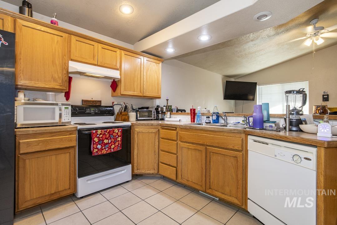 323 Marble Valley Way, Caldwell, Idaho 83605, 3 Bedrooms, 2 Bathrooms, Residential For Sale, Price $339,900,MLS 98985431