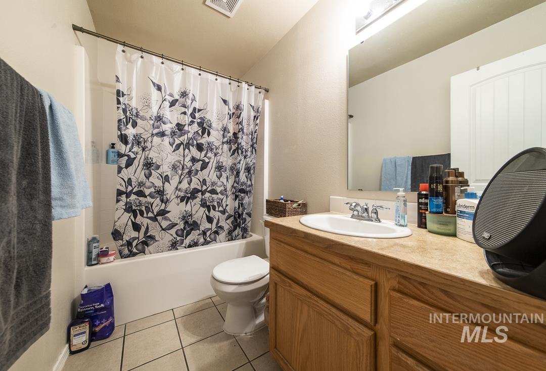 323 Marble Valley Way, Caldwell, Idaho 83605, 3 Bedrooms, 2 Bathrooms, Residential For Sale, Price $339,900,MLS 98985431