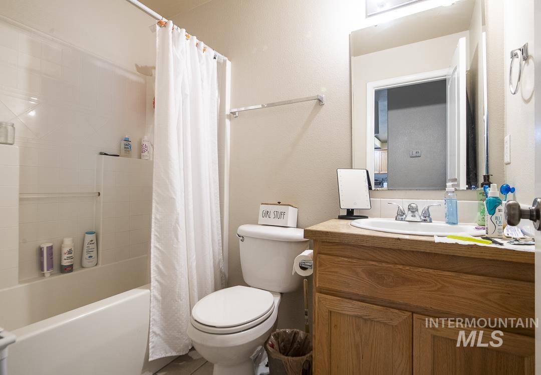 323 Marble Valley Way, Caldwell, Idaho 83605, 3 Bedrooms, 2 Bathrooms, Residential For Sale, Price $339,900,MLS 98985431