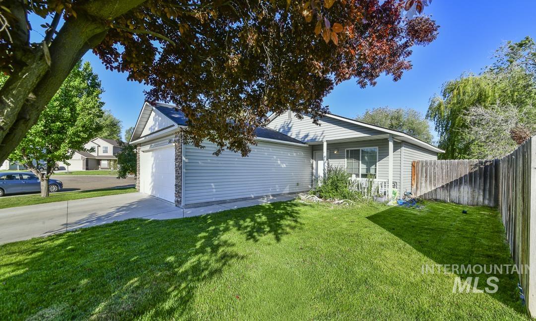 323 Marble Valley Way, Caldwell, Idaho 83605, 3 Bedrooms, 2 Bathrooms, Residential For Sale, Price $339,900,MLS 98985431