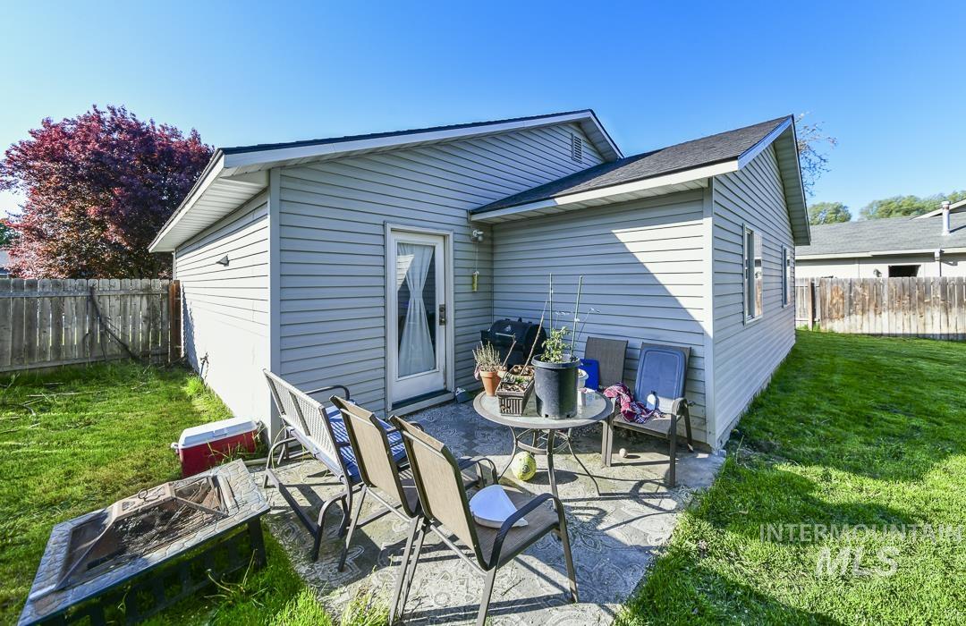 323 Marble Valley Way, Caldwell, Idaho 83605, 3 Bedrooms, 2 Bathrooms, Residential For Sale, Price $339,900,MLS 98985431