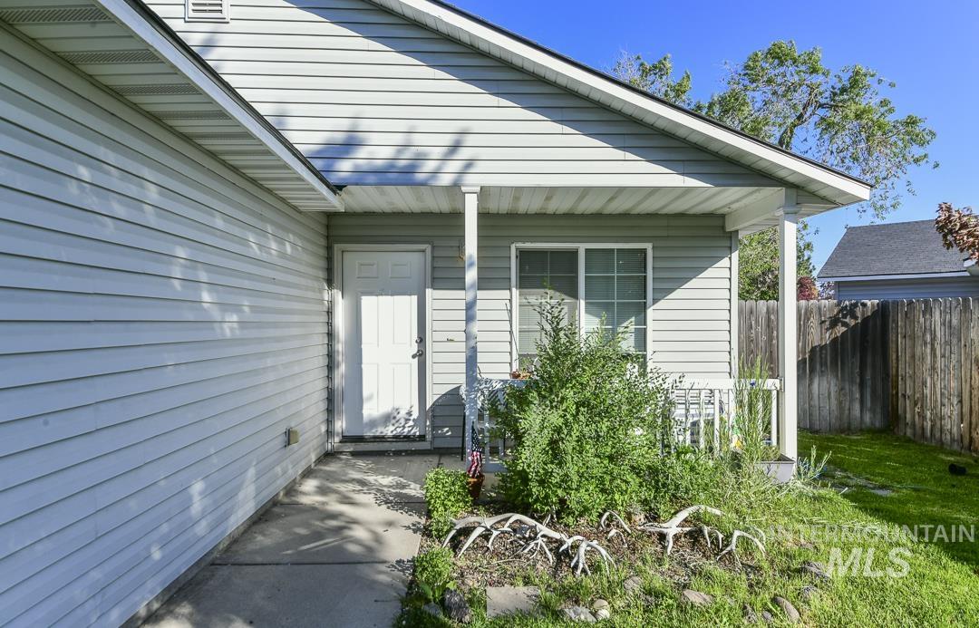 323 Marble Valley Way, Caldwell, Idaho 83605, 3 Bedrooms, 2 Bathrooms, Residential For Sale, Price $339,900,MLS 98985431