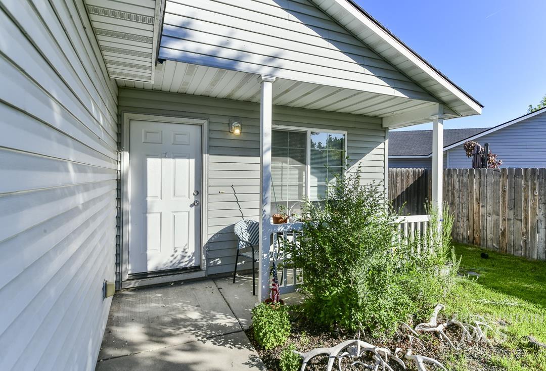 323 Marble Valley Way, Caldwell, Idaho 83605, 3 Bedrooms, 2 Bathrooms, Residential For Sale, Price $339,900,MLS 98985431