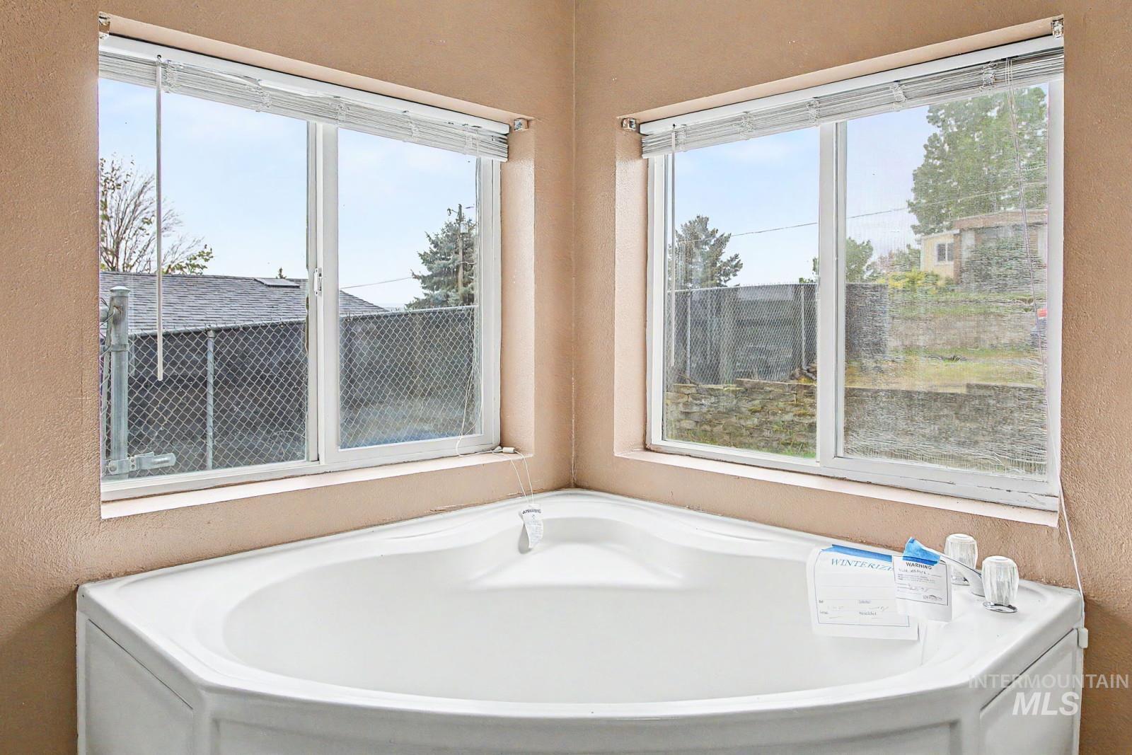 1133 Riverview St, Lewiston, Idaho 83501, 3 Bedrooms, 2 Bathrooms, Residential For Sale, Price $262,500,MLS 98985436