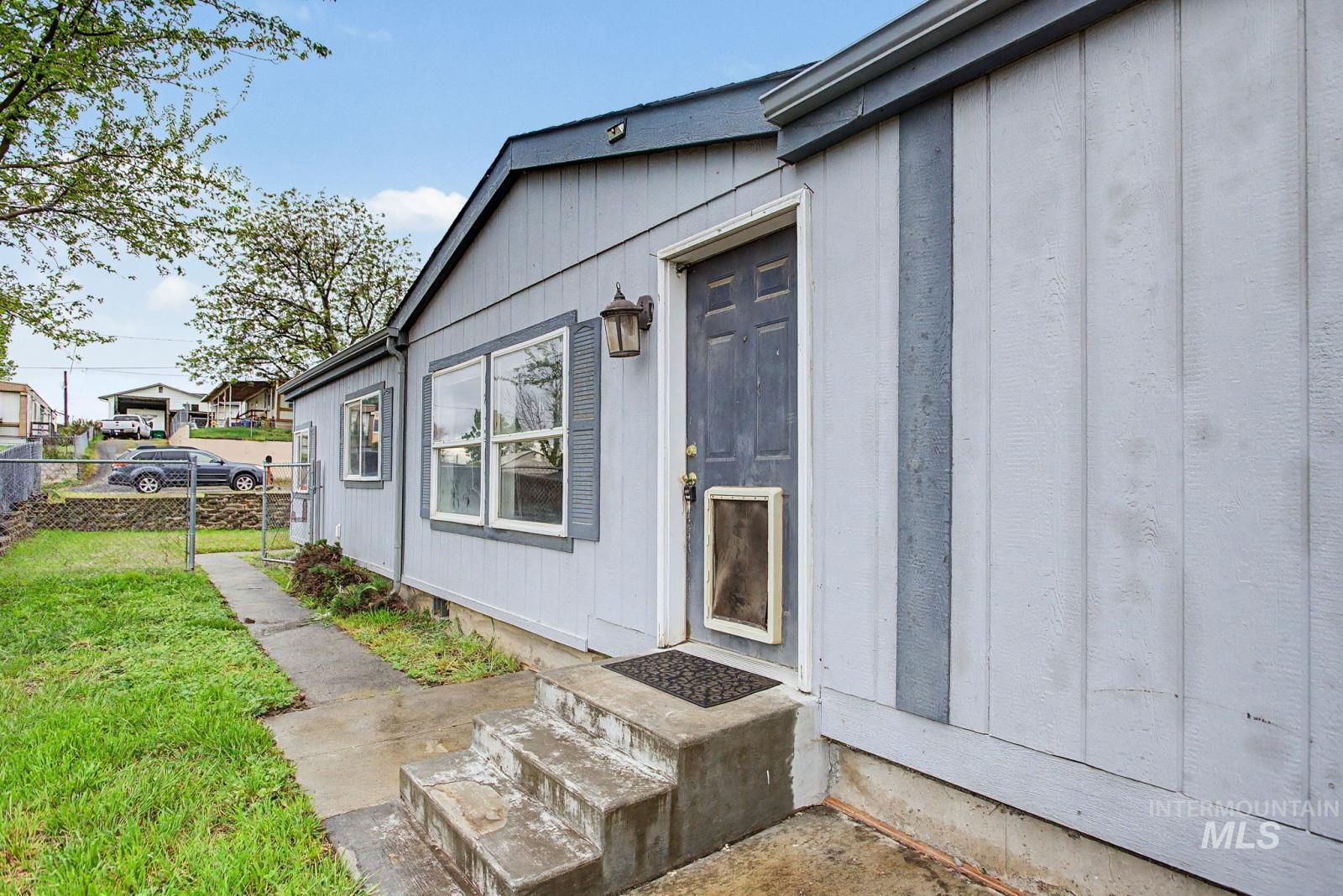 1133 Riverview St, Lewiston, Idaho 83501, 3 Bedrooms, 2 Bathrooms, Residential For Sale, Price $262,500,MLS 98985436