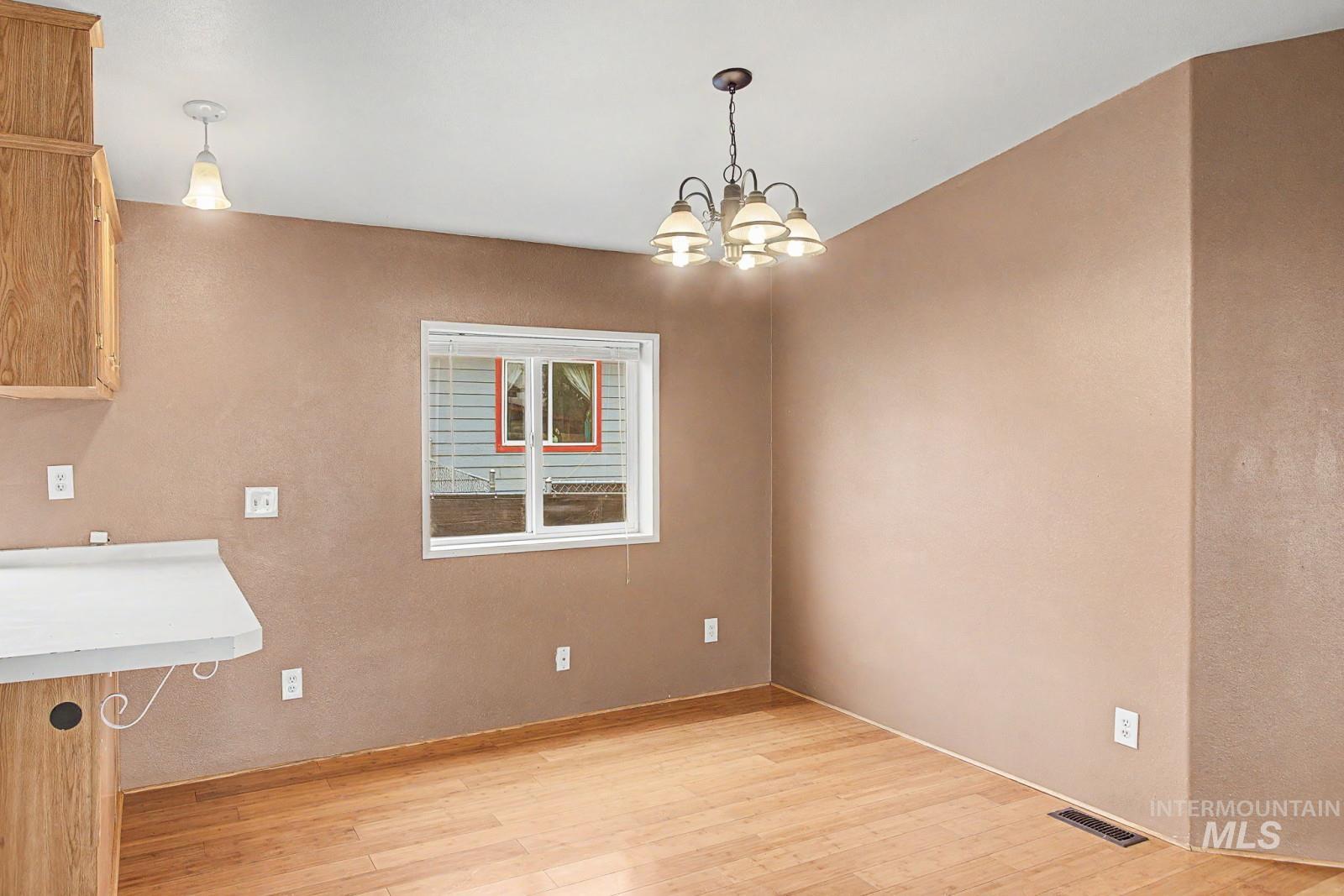 1133 Riverview St, Lewiston, Idaho 83501, 3 Bedrooms, 2 Bathrooms, Residential For Sale, Price $262,500,MLS 98985436